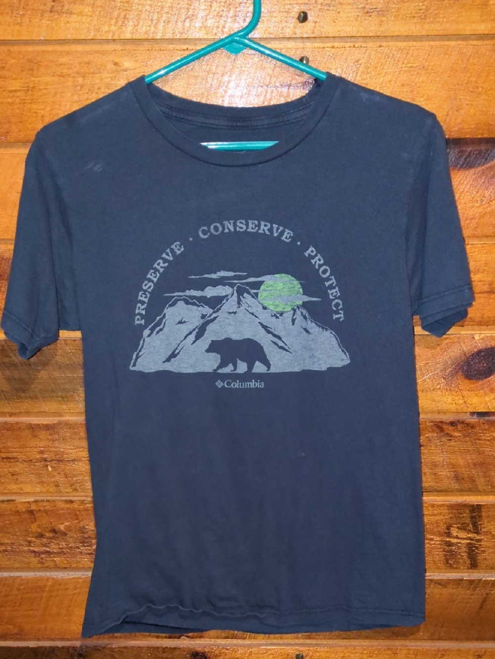 Columbia Blue Short-Sleeve Women's Graphic Tee with Mountain Accent